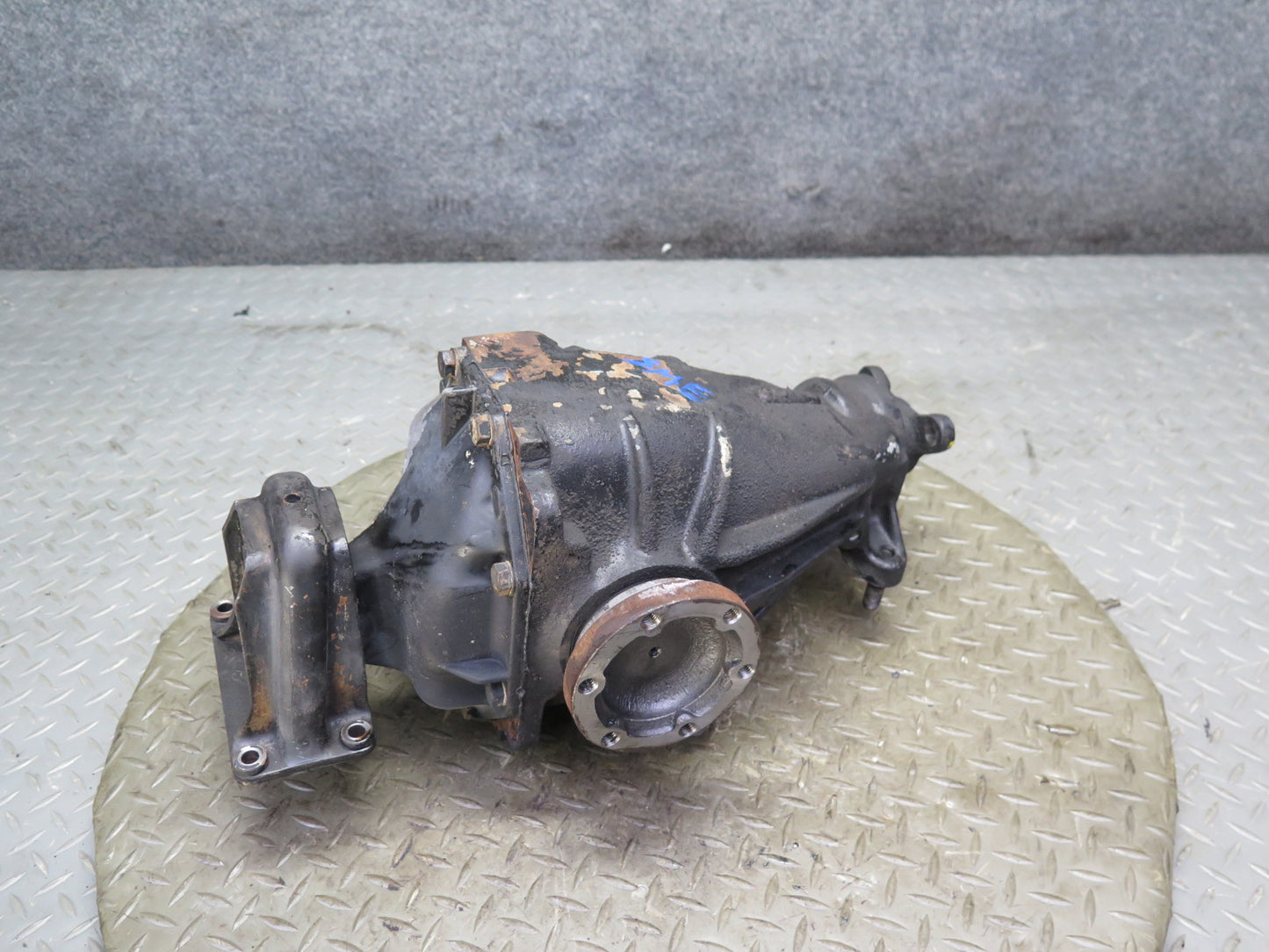 81-83 Mercedes W123 240D 616.912 Rear Differential Carrier 3.69 Ratio 117K OEM