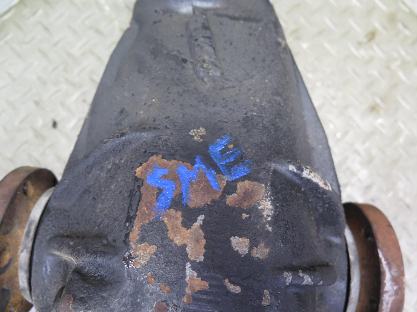 81-83 Mercedes W123 240D 616.912 Rear Differential Carrier 3.69 Ratio 117K OEM