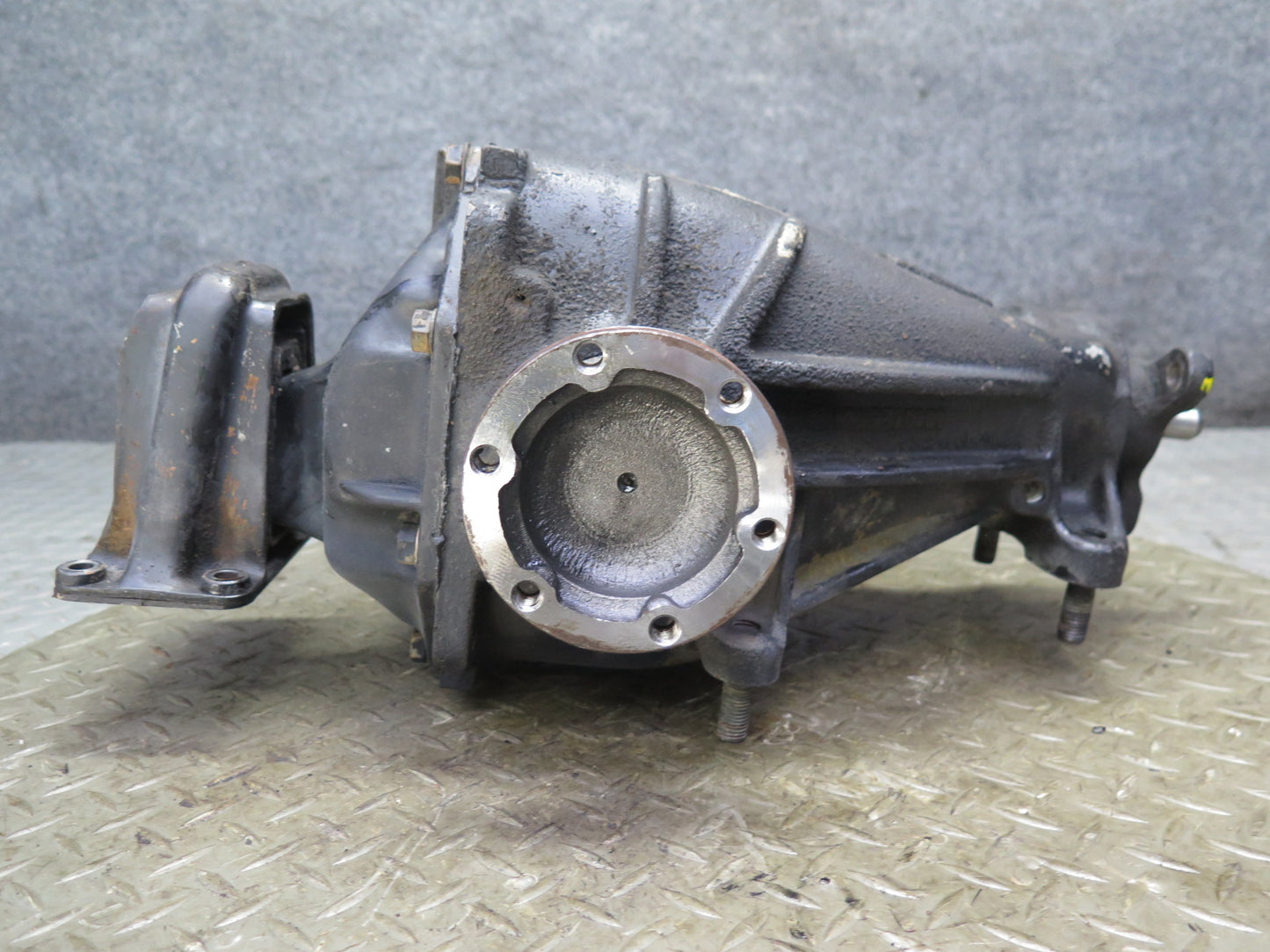 81-83 Mercedes W123 240D 616.912 Rear Differential Carrier 3.69 Ratio 117K OEM