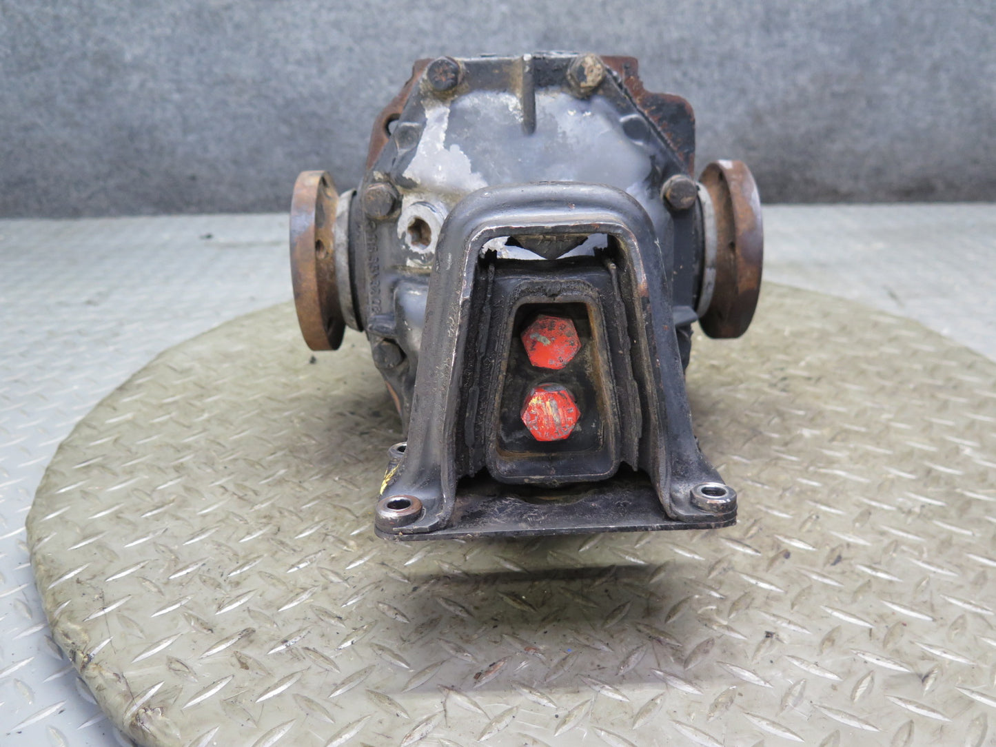 81-83 Mercedes W123 240D 616.912 Rear Differential Carrier 3.69 Ratio 117K OEM