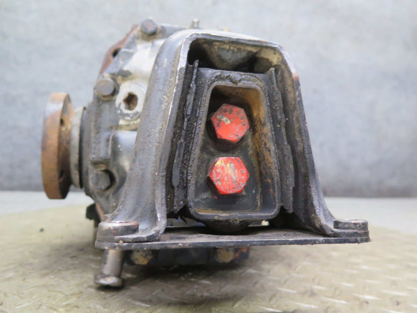 81-83 Mercedes W123 240D 616.912 Rear Differential Carrier 3.69 Ratio 117K OEM