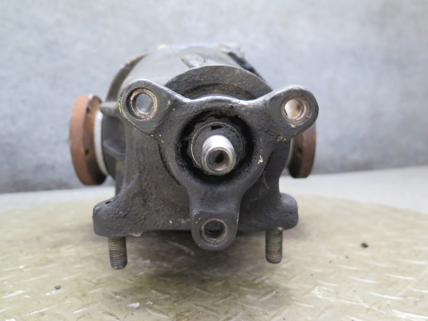 81-83 Mercedes W123 240D 616.912 Rear Differential Carrier 3.69 Ratio 117K OEM