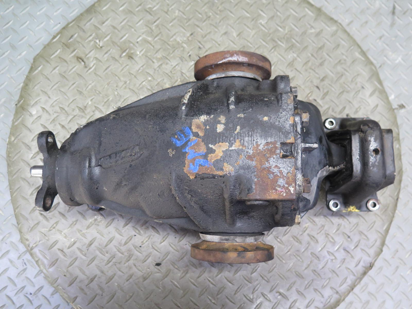 81-83 Mercedes W123 240D 616.912 Rear Differential Carrier 3.69 Ratio 117K OEM