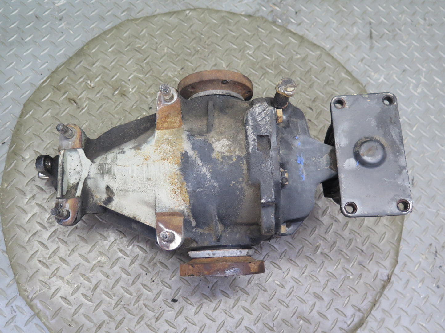 81-83 Mercedes W123 240D 616.912 Rear Differential Carrier 3.69 Ratio 117K OEM