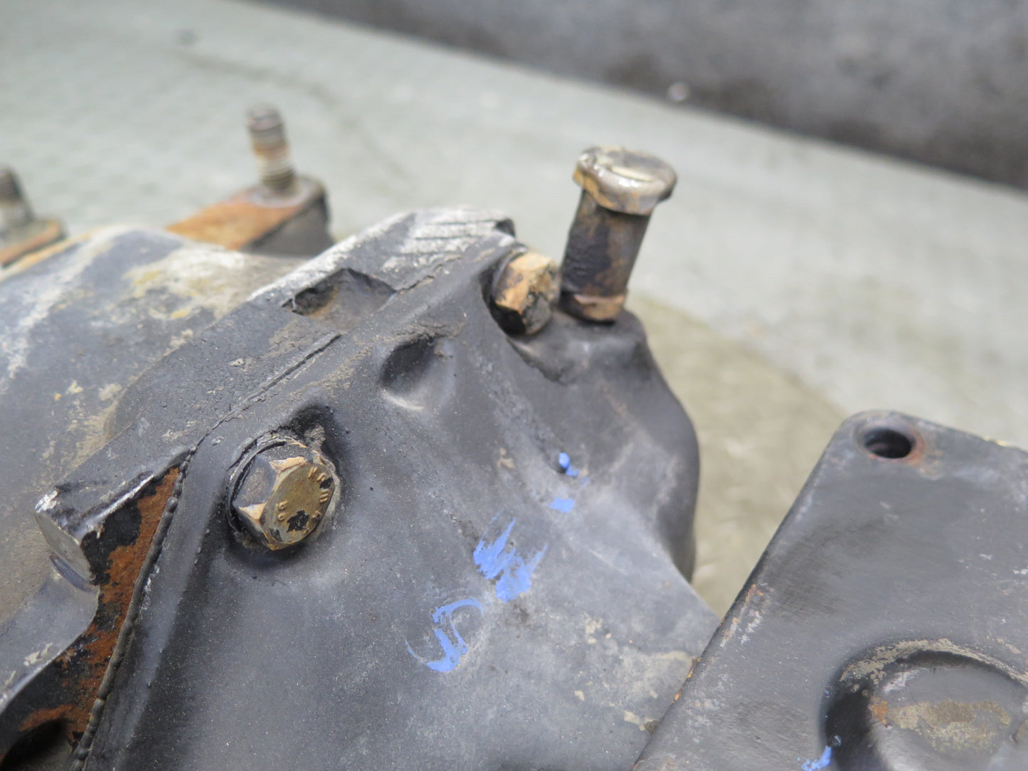 81-83 Mercedes W123 240D 616.912 Rear Differential Carrier 3.69 Ratio 117K OEM