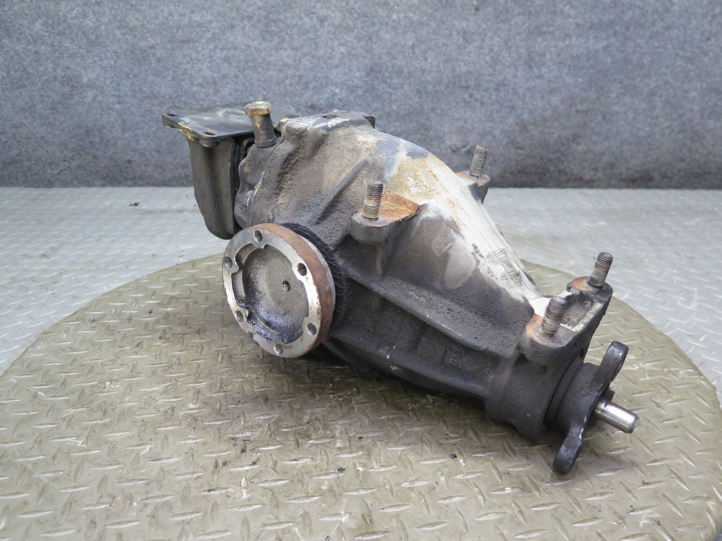 81-83 Mercedes W123 240D 616.912 Rear Differential Carrier 3.69 Ratio 117K OEM