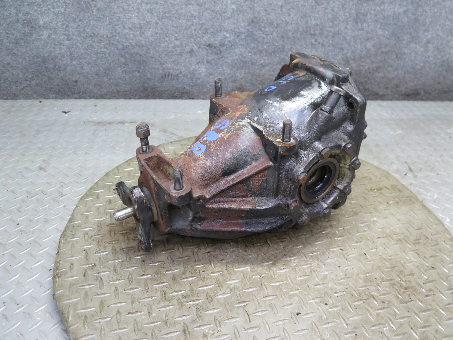 81-85 Mercedes R107 380SL Rear Differential Carrier 2.47 Ratio OEM