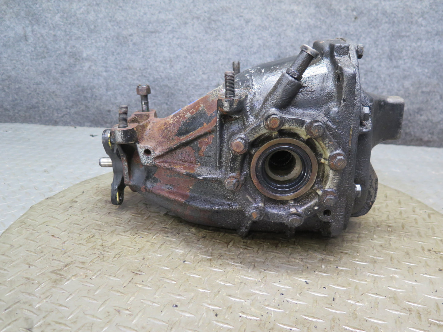 81-85 Mercedes R107 380SL Rear Differential Carrier 2.47 Ratio OEM
