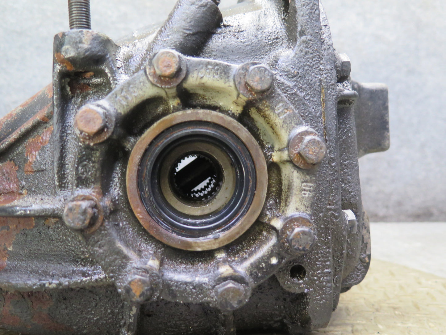 81-85 Mercedes R107 380SL Rear Differential Carrier 2.47 Ratio OEM