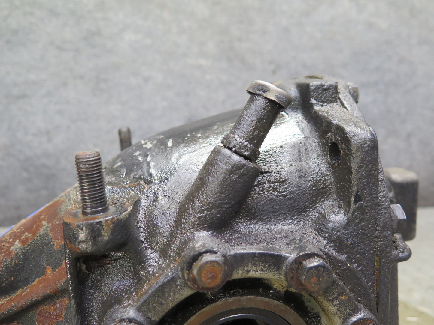 81-85 Mercedes R107 380SL Rear Differential Carrier 2.47 Ratio OEM