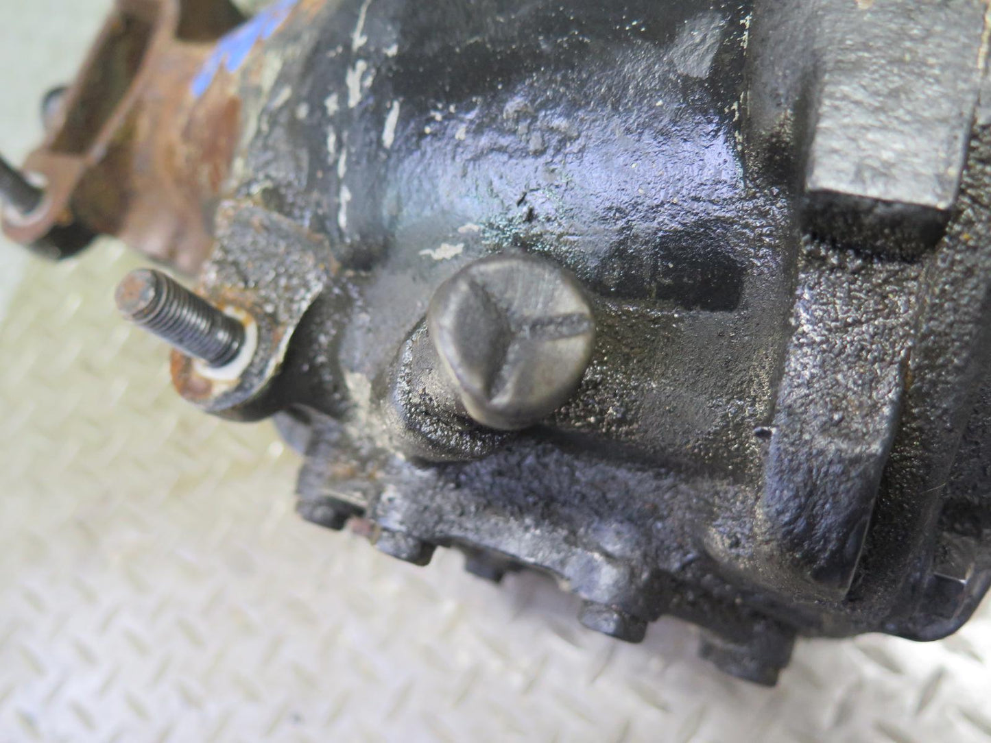 81-85 Mercedes R107 380SL Rear Differential Carrier 2.47 Ratio OEM