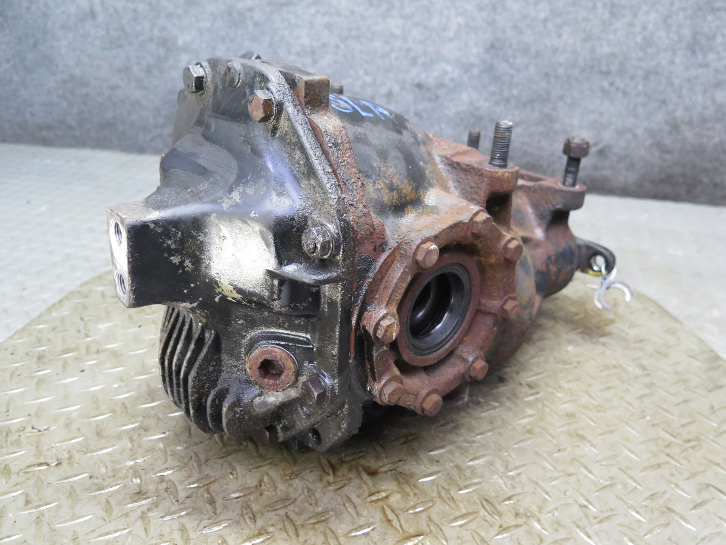 81-85 Mercedes R107 380SL Rear Differential Carrier 2.47 Ratio OEM