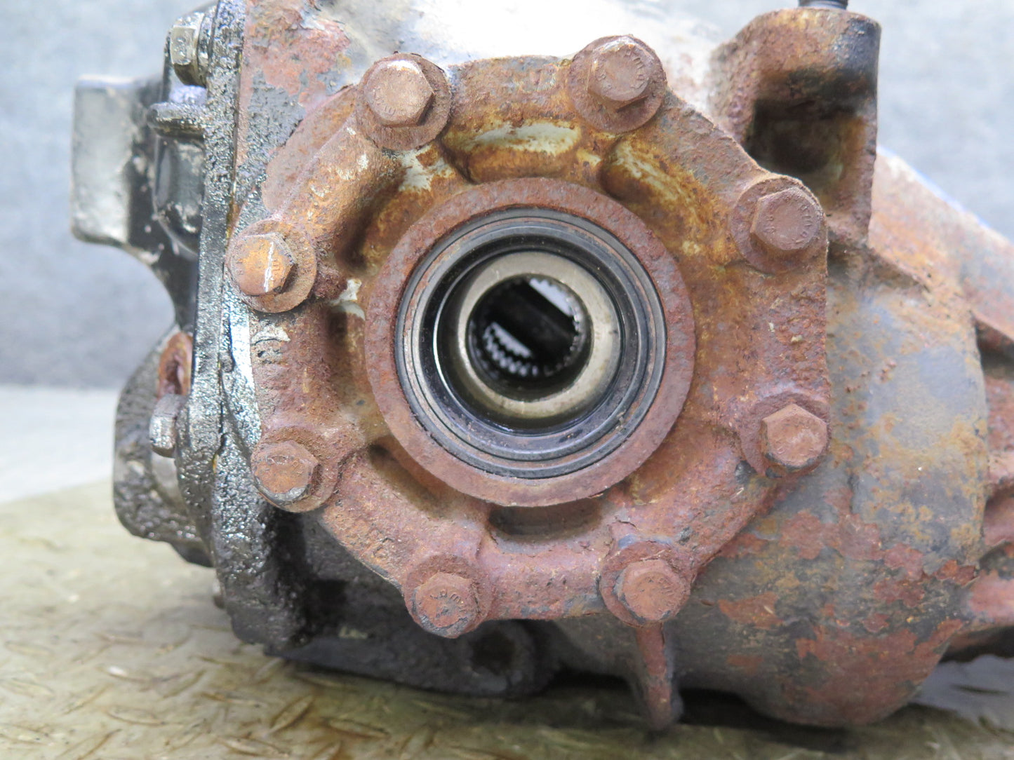 81-85 Mercedes R107 380SL Rear Differential Carrier 2.47 Ratio OEM