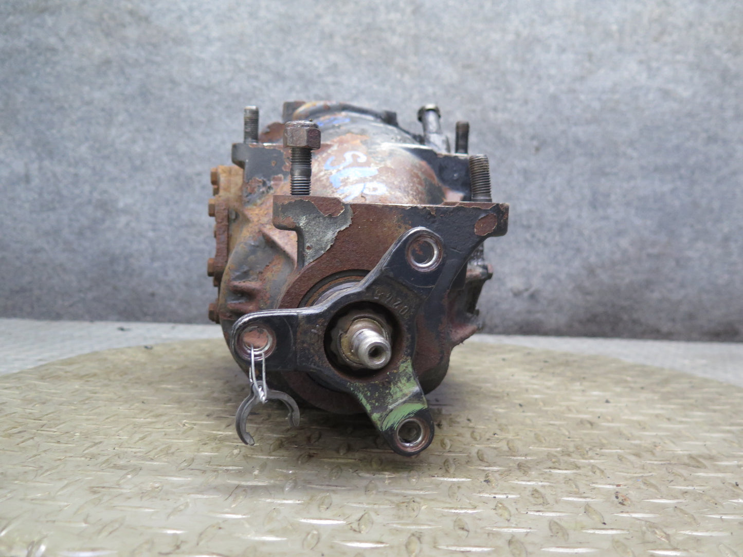 81-85 Mercedes R107 380SL Rear Differential Carrier 2.47 Ratio OEM