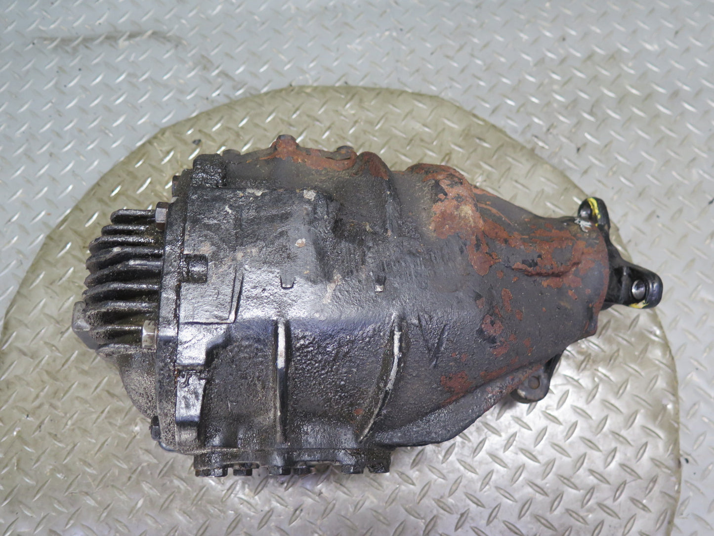 81-85 Mercedes R107 380SL Rear Differential Carrier 2.47 Ratio OEM