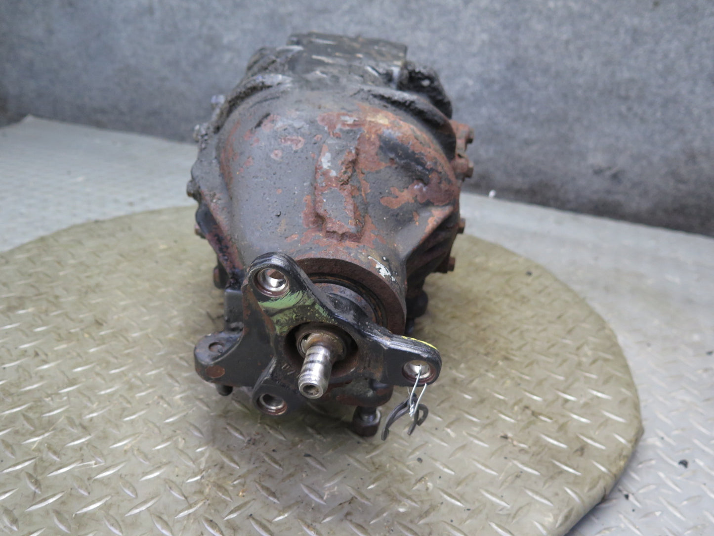 81-85 Mercedes R107 380SL Rear Differential Carrier 2.47 Ratio OEM