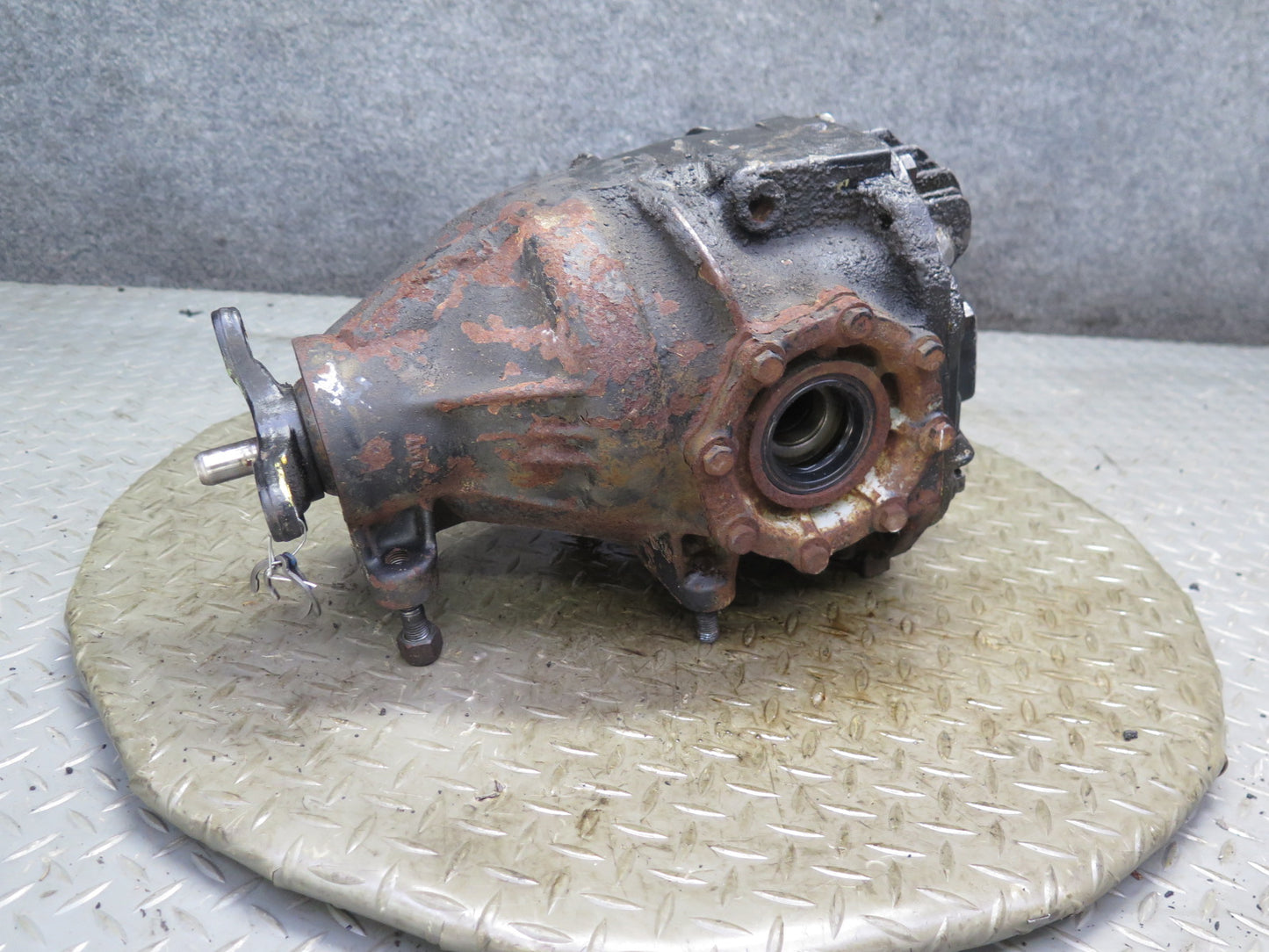 81-85 Mercedes R107 380SL Rear Differential Carrier 2.47 Ratio OEM