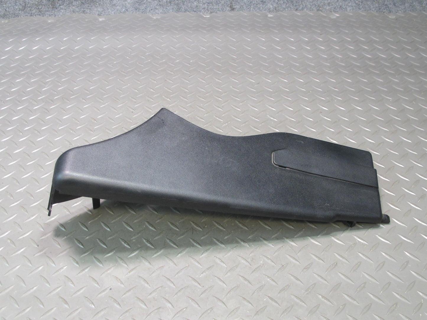 05-08 Mercedes R171 Slk-class Set of 2 Front Seat Belt Trim Cover Panel OEM