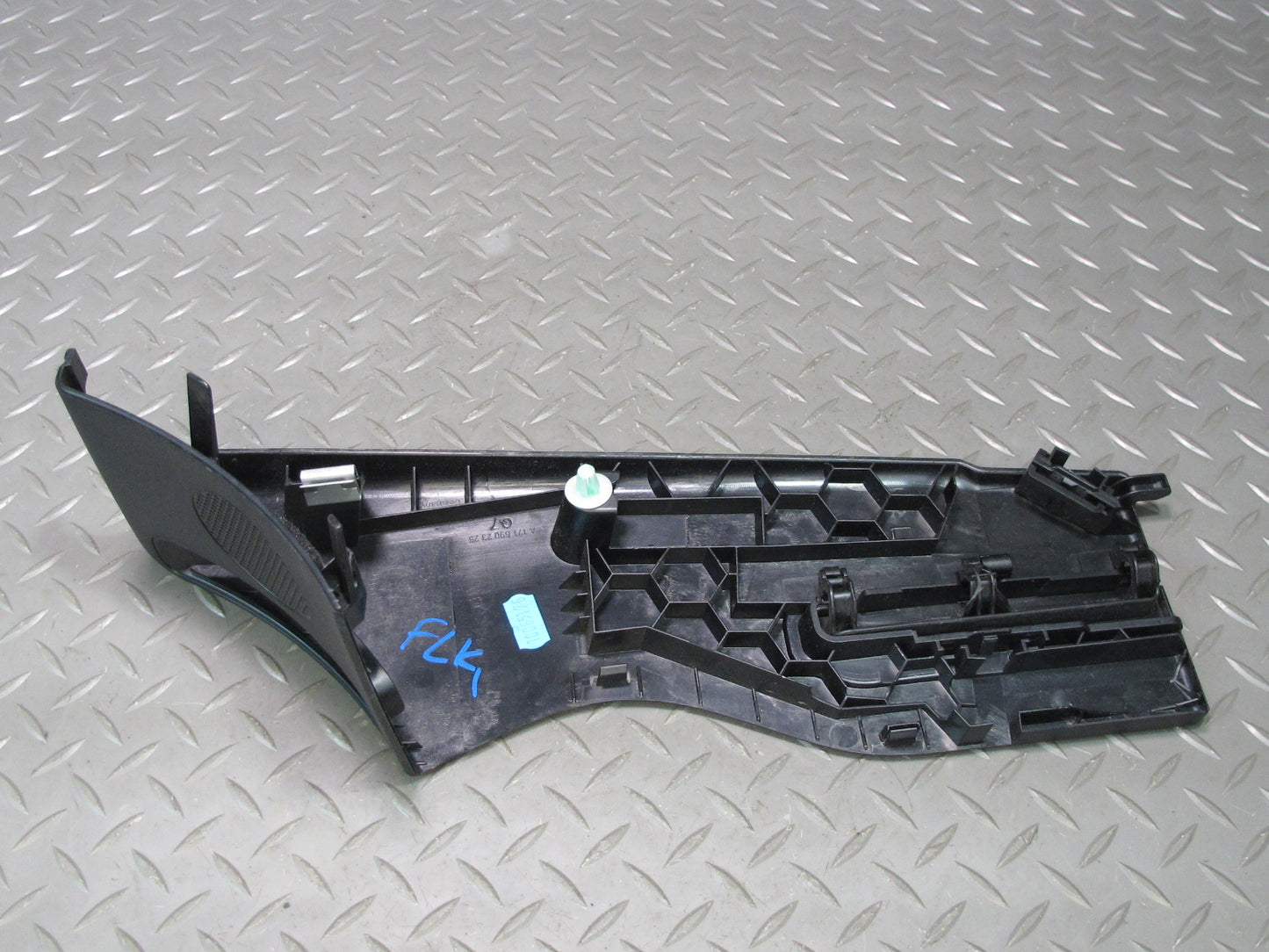 05-08 Mercedes R171 Slk-class Set of 2 Front Seat Belt Trim Cover Panel OEM