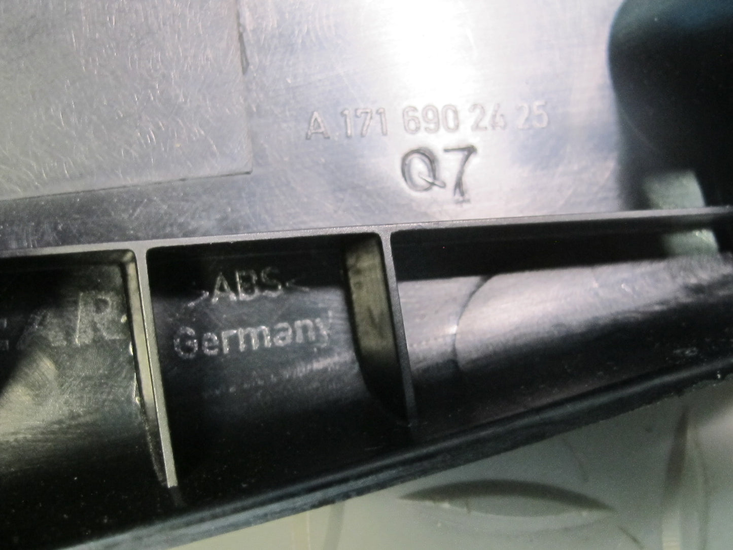 05-08 Mercedes R171 Slk-class Set of 2 Front Seat Belt Trim Cover Panel OEM