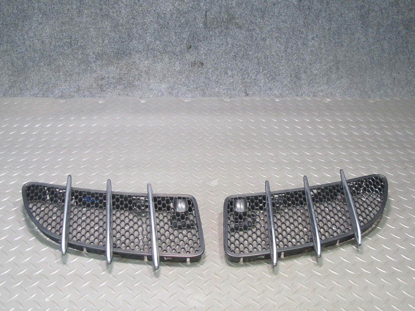 05-11 Mercedes R171 SLK55 AMG Front Left & Right Hood Air Vent Trim Grille OEM