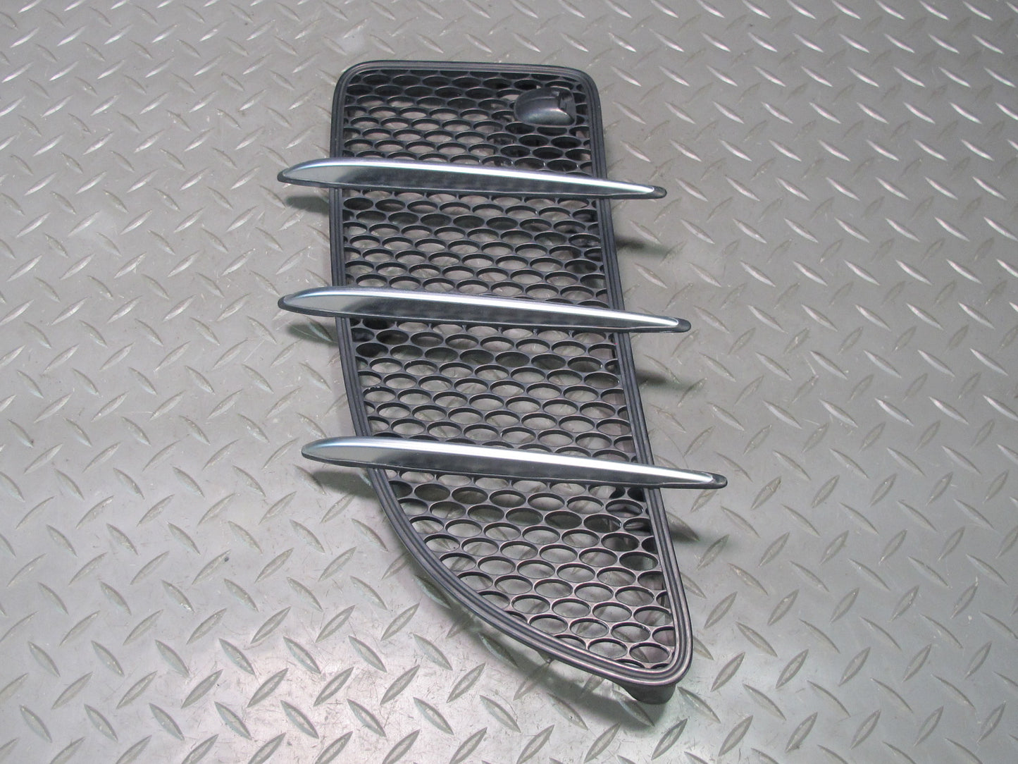 05-11 Mercedes R171 SLK55 AMG Front Left & Right Hood Air Vent Trim Grille OEM