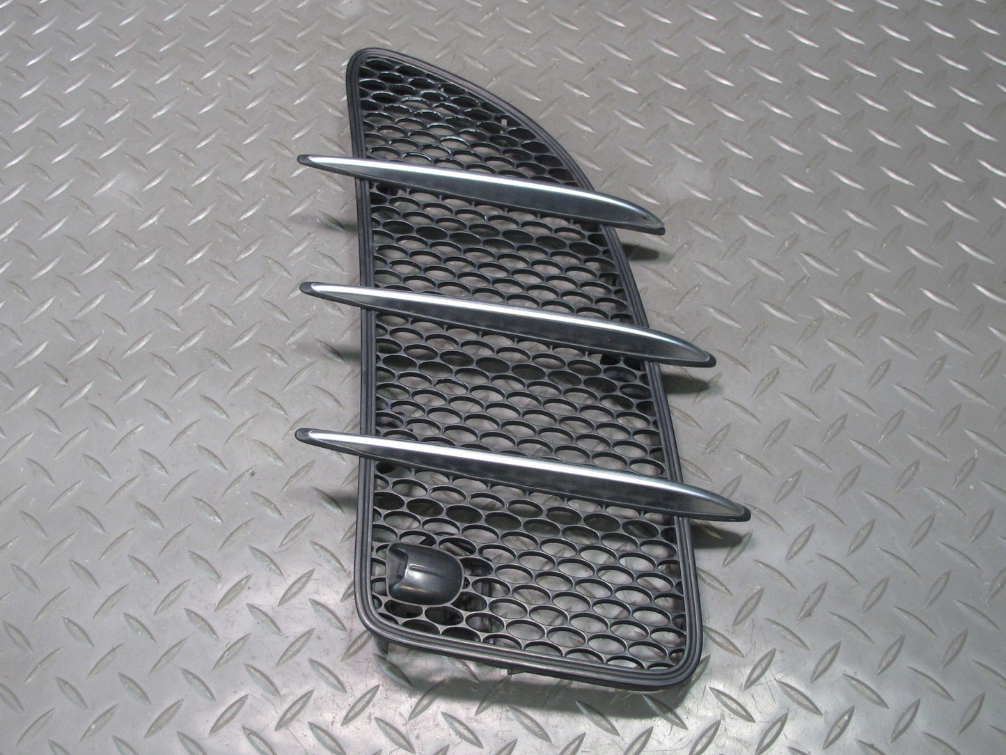 05-11 Mercedes R171 SLK55 AMG Front Left & Right Hood Air Vent Trim Grille OEM