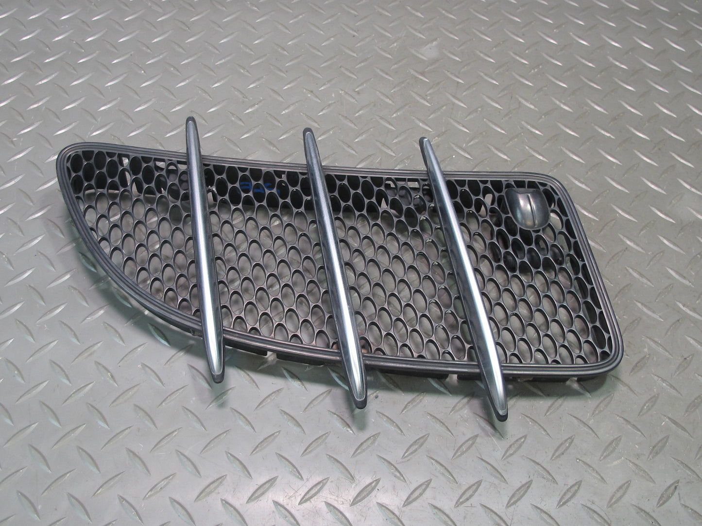 05-11 Mercedes R171 SLK55 AMG Front Left & Right Hood Air Vent Trim Grille OEM