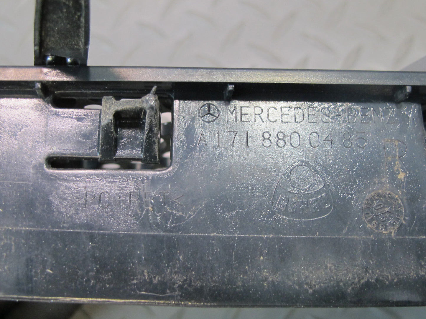 05-11 Mercedes R171 SLK55 AMG Front Left & Right Hood Air Vent Trim Grille OEM