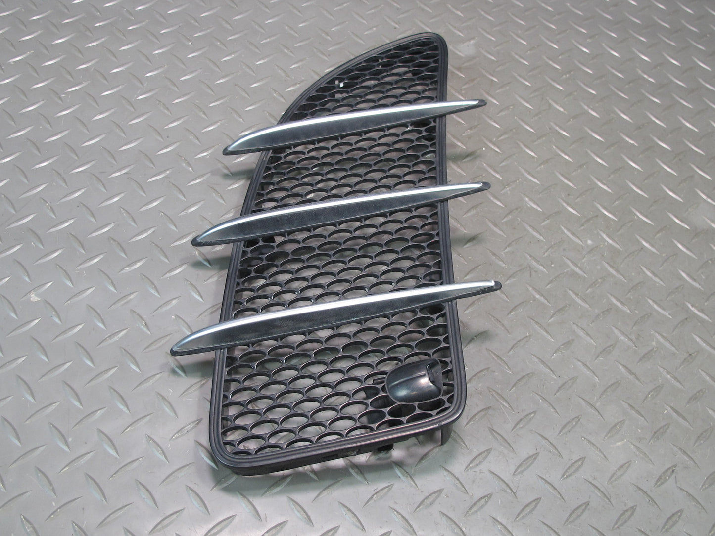 05-11 Mercedes R171 SLK55 AMG Front Left & Right Hood Air Vent Trim Grille OEM