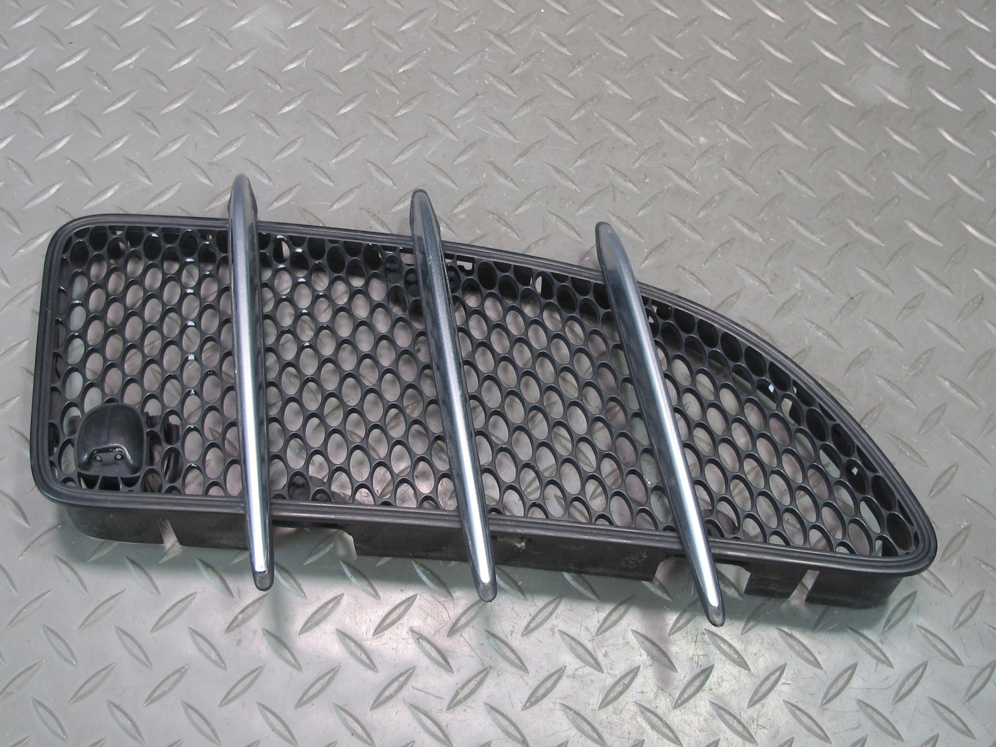 05-11 Mercedes R171 SLK55 AMG Front Left & Right Hood Air Vent Trim Grille OEM