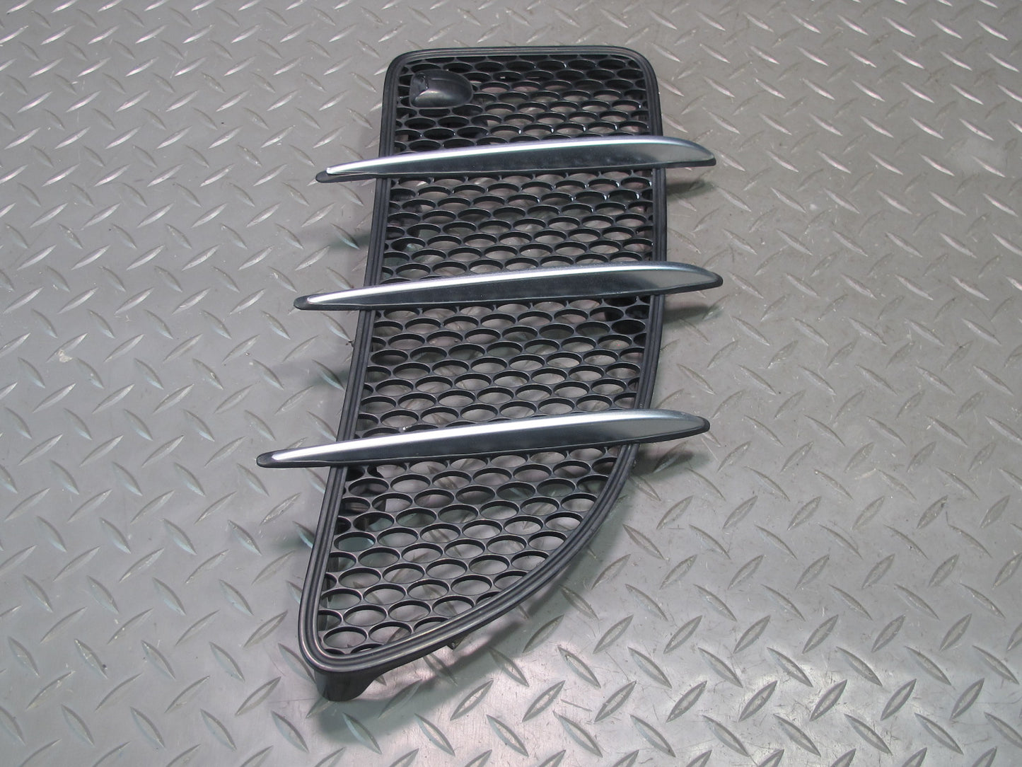 05-11 Mercedes R171 SLK55 AMG Front Left & Right Hood Air Vent Trim Grille OEM