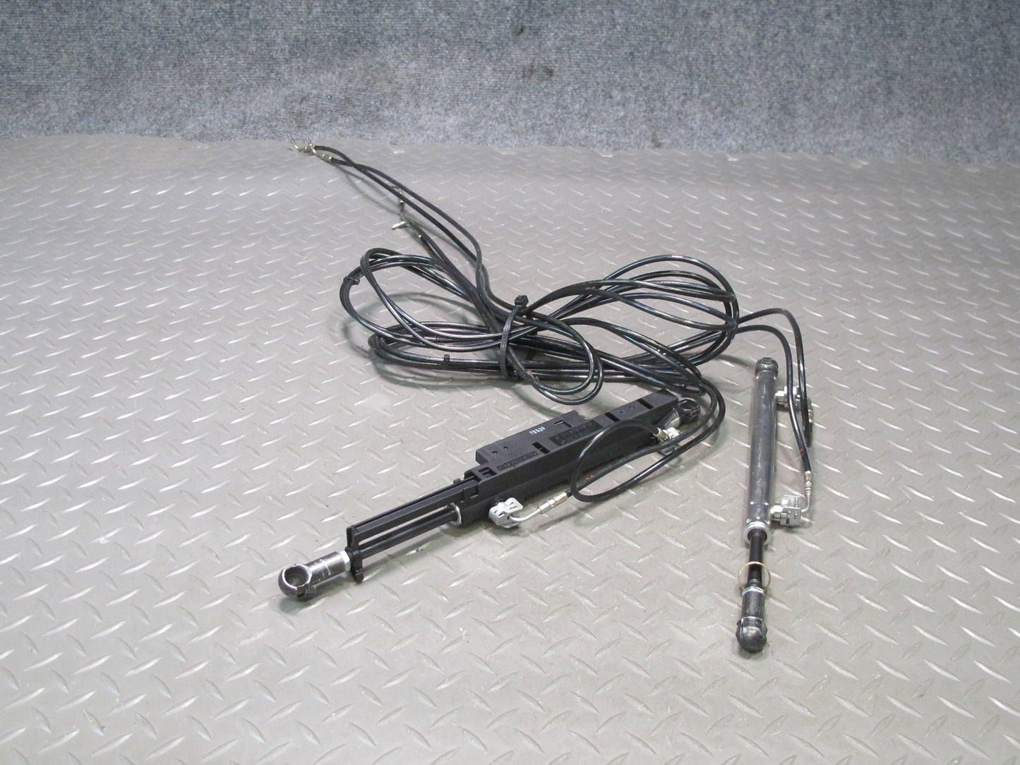 05-11 Mercedes R171 Slk-class Convertible Set of 2 TOP Roof Cylinder Support OEM