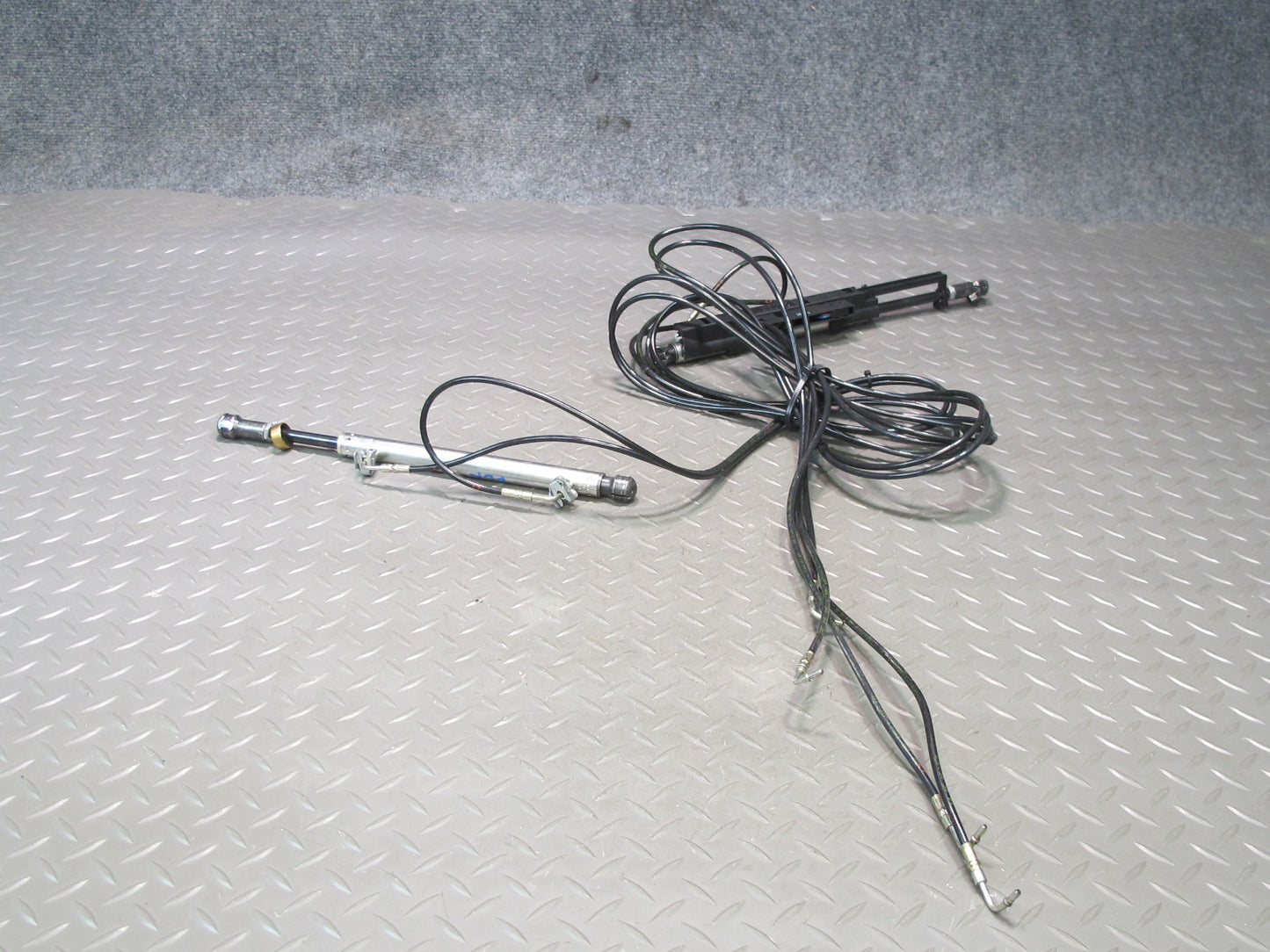 05-11 Mercedes R171 Slk-class Convertible Set of 2 TOP Roof Cylinder Support OEM