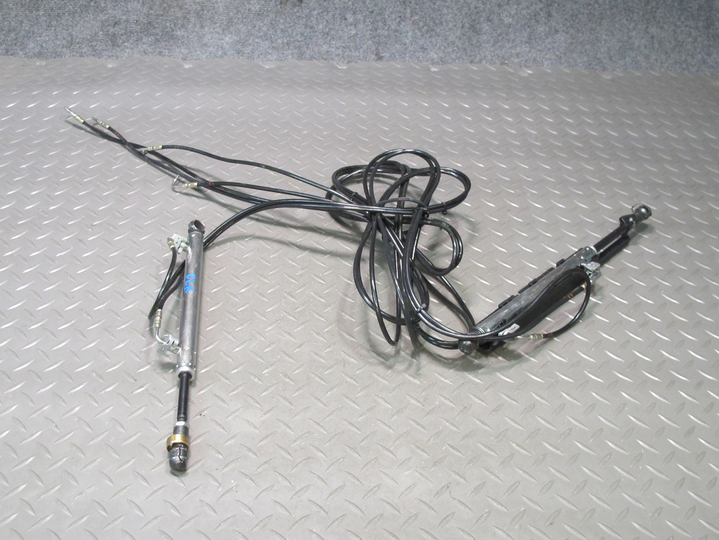 05-11 Mercedes R171 Slk-class Convertible Set of 2 TOP Roof Cylinder Support OEM