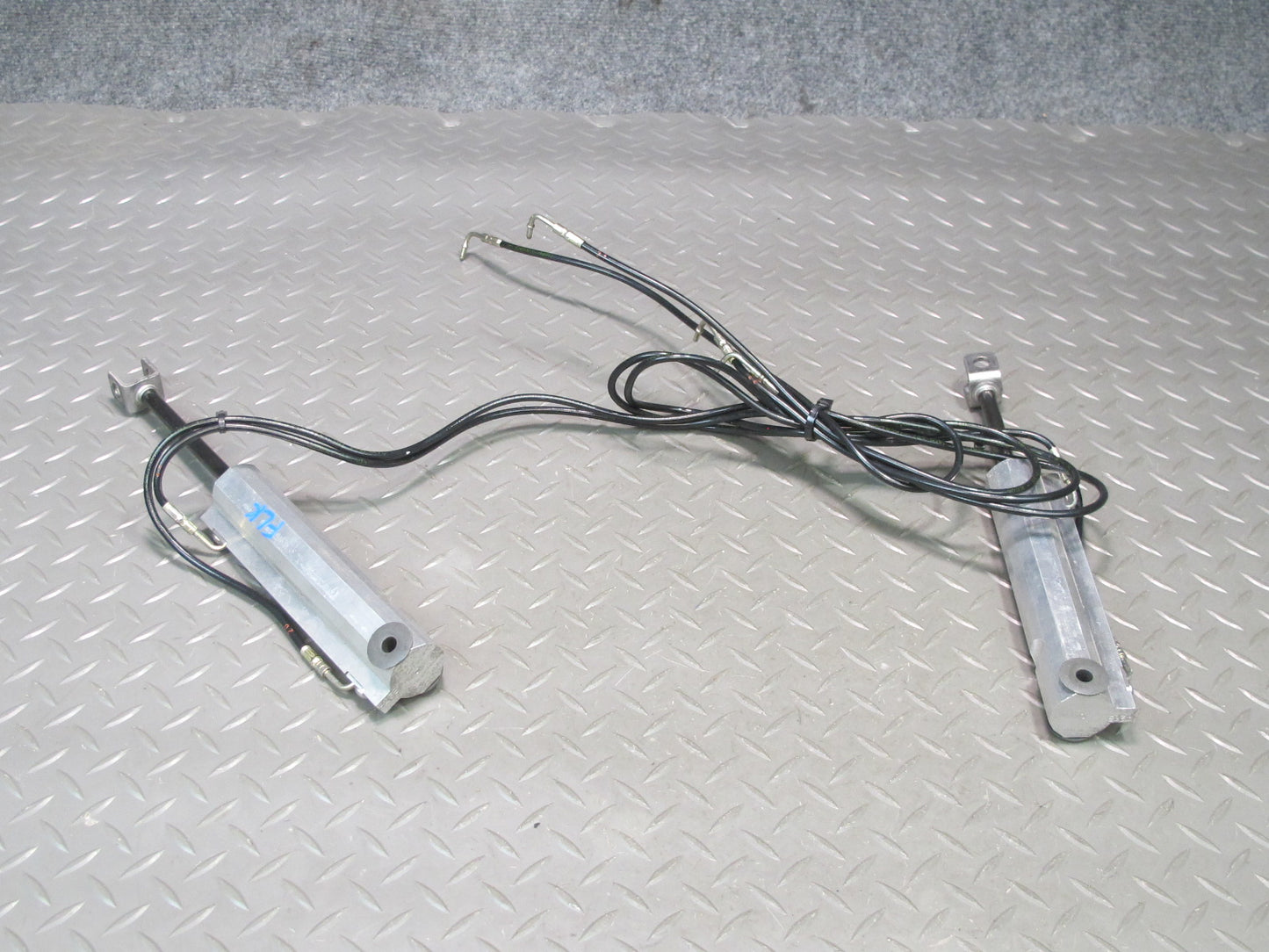 05-11 Mercedes R171 SLK Convertible Set of 2 TOP Roof Left & Right Cylinder OEM