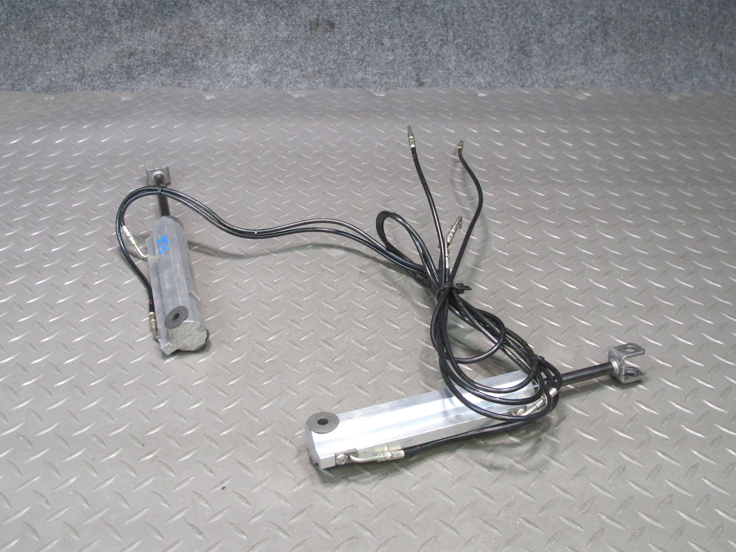 05-11 Mercedes R171 SLK Convertible Set of 2 TOP Roof Left & Right Cylinder OEM