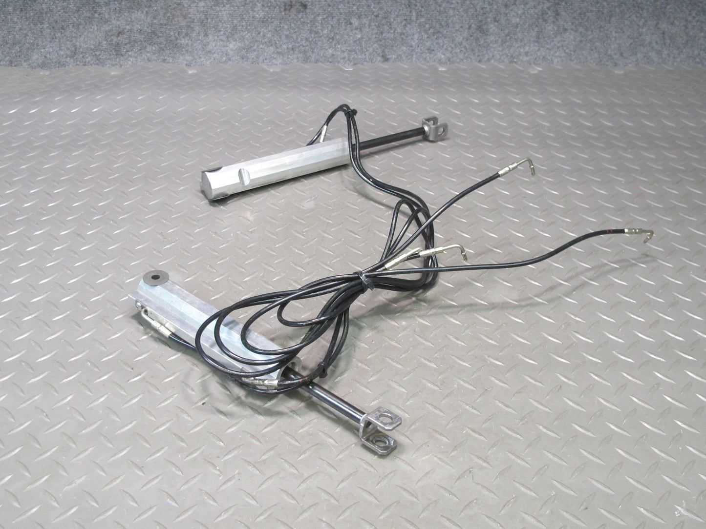 05-11 Mercedes R171 SLK Convertible Set of 2 TOP Roof Left & Right Cylinder OEM