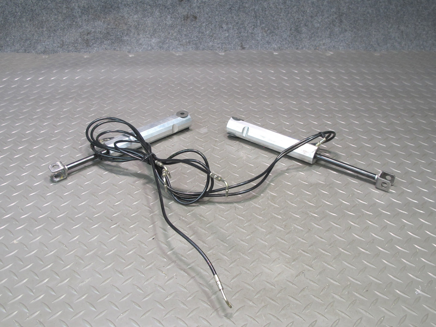 05-11 Mercedes R171 SLK Convertible Set of 2 TOP Roof Left & Right Cylinder OEM