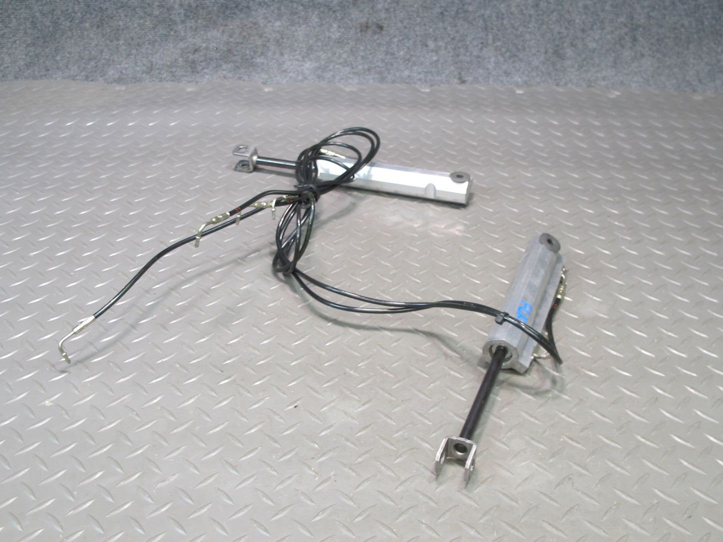 05-11 Mercedes R171 SLK Convertible Set of 2 TOP Roof Left & Right Cylinder OEM