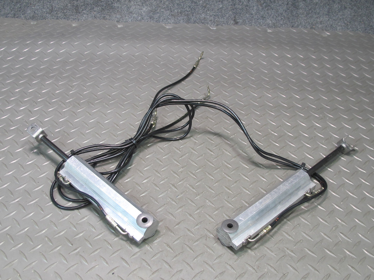 05-11 Mercedes R171 SLK Convertible Set of 2 TOP Roof Left & Right Cylinder OEM
