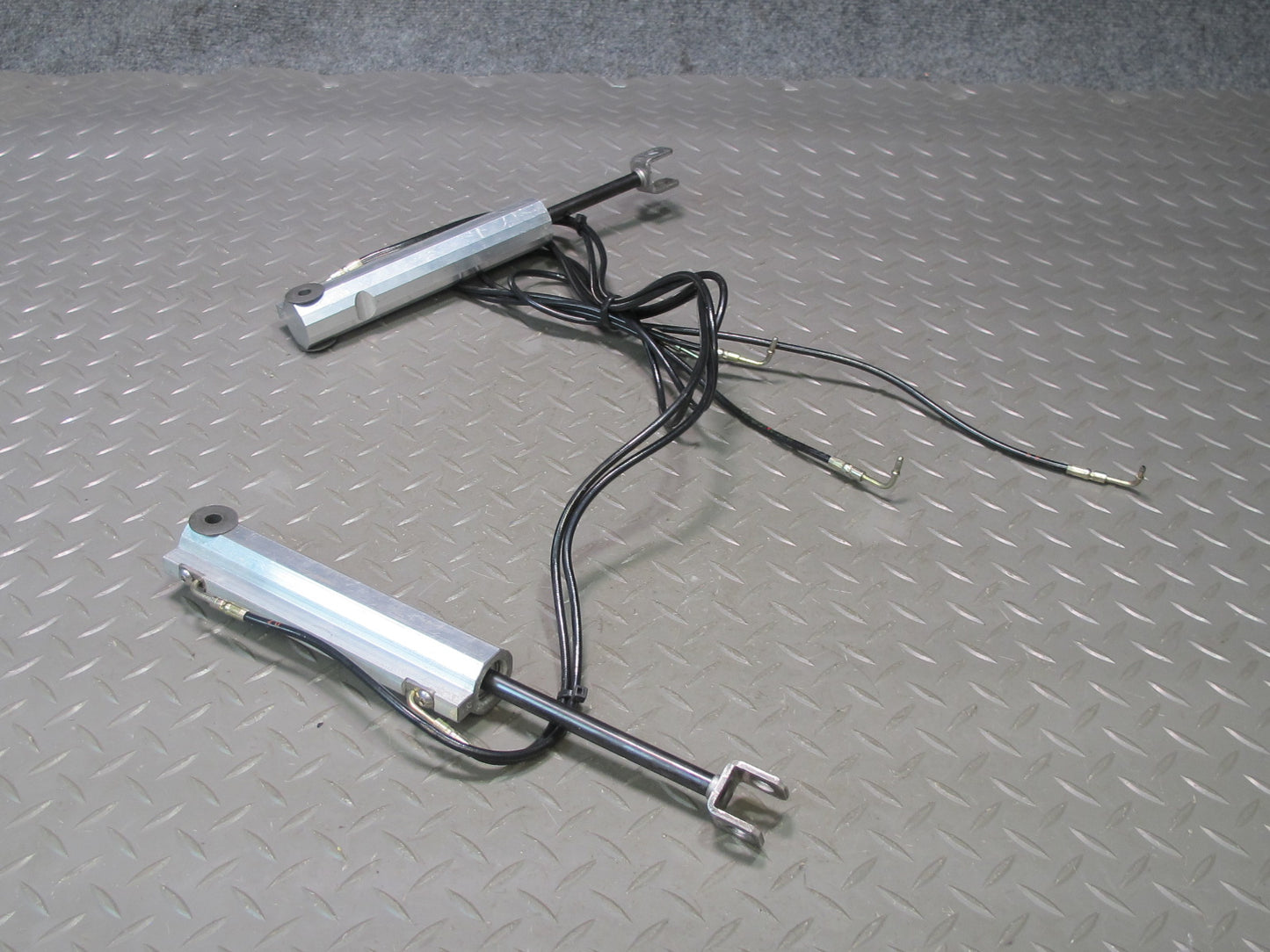 05-11 Mercedes R171 SLK Convertible Set of 2 TOP Roof Left & Right Cylinder OEM