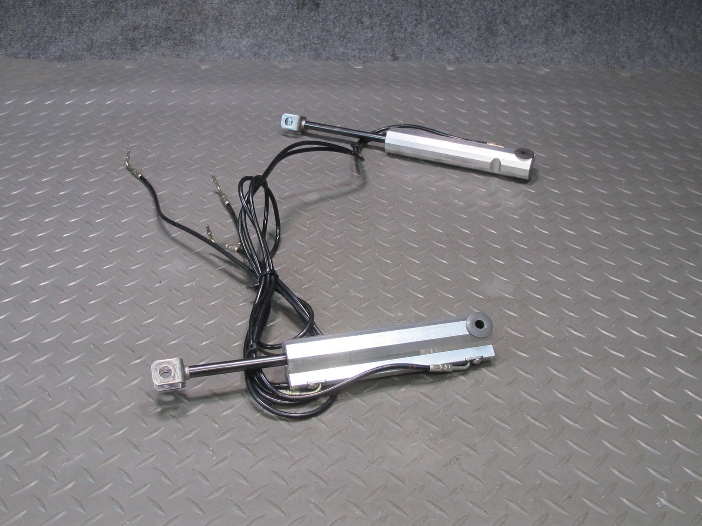 05-11 Mercedes R171 SLK Convertible Set of 2 TOP Roof Left & Right Cylinder OEM