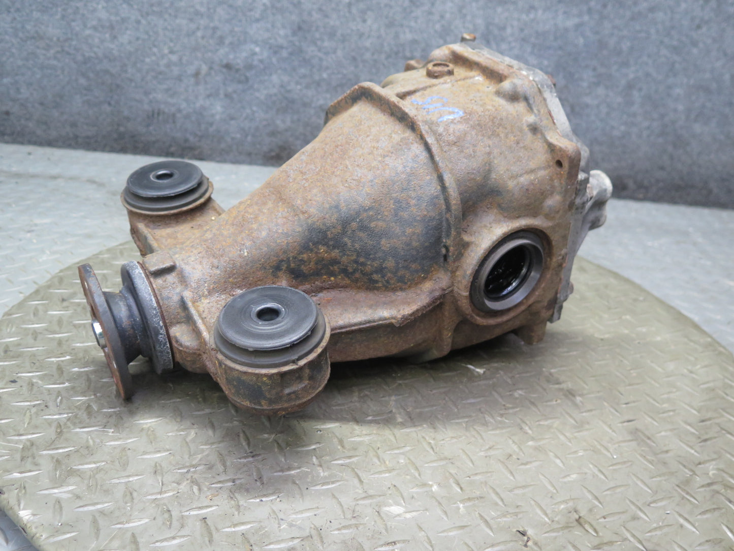 06-13 Lexus IS250 RWD A/T Rear Differential Carrier 3.909 Ratio 87K Miles OEM