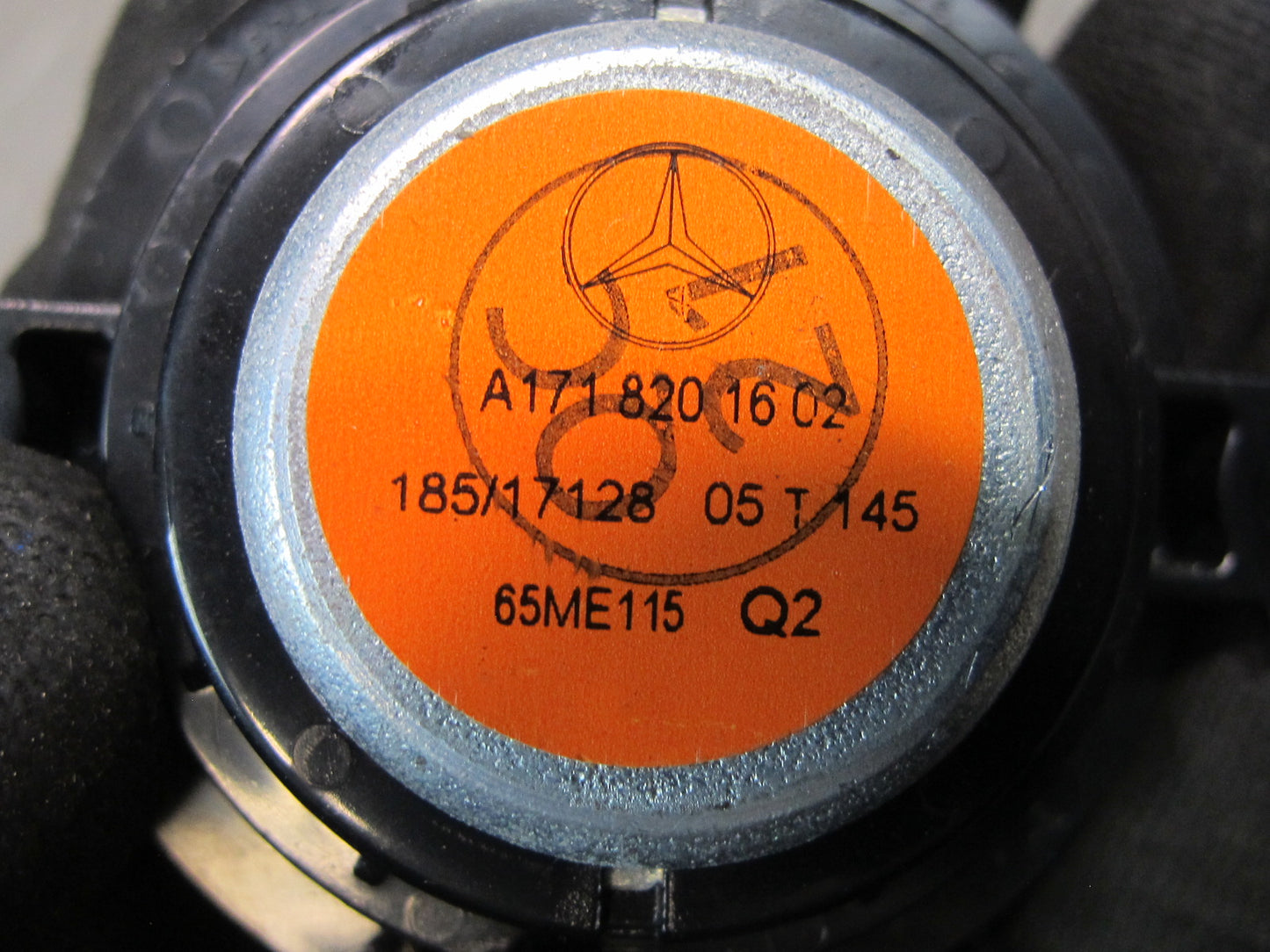 05-11 Mercedes R171 Slk-class Set of 2 Rear Left & Right Speaker 1718201702 OEM