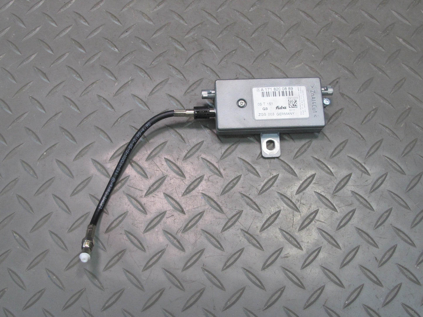 05-11 Mercedes R171 Slk-class Exterior Radio Antenna w Amplifier Module OEM