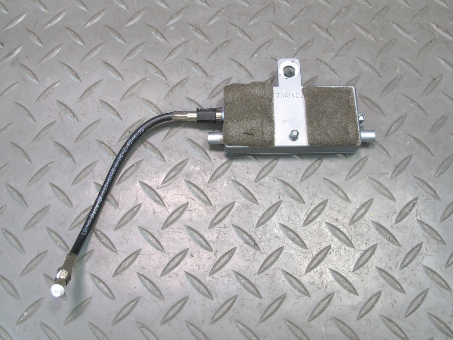 05-11 Mercedes R171 Slk-class Exterior Radio Antenna w Amplifier Module OEM