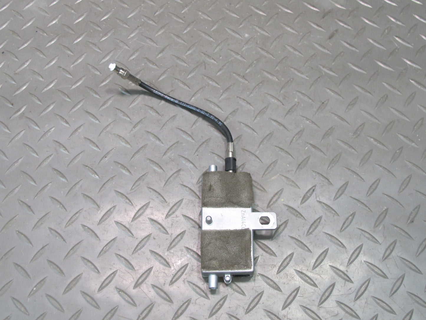 05-11 Mercedes R171 Slk-class Exterior Radio Antenna w Amplifier Module OEM