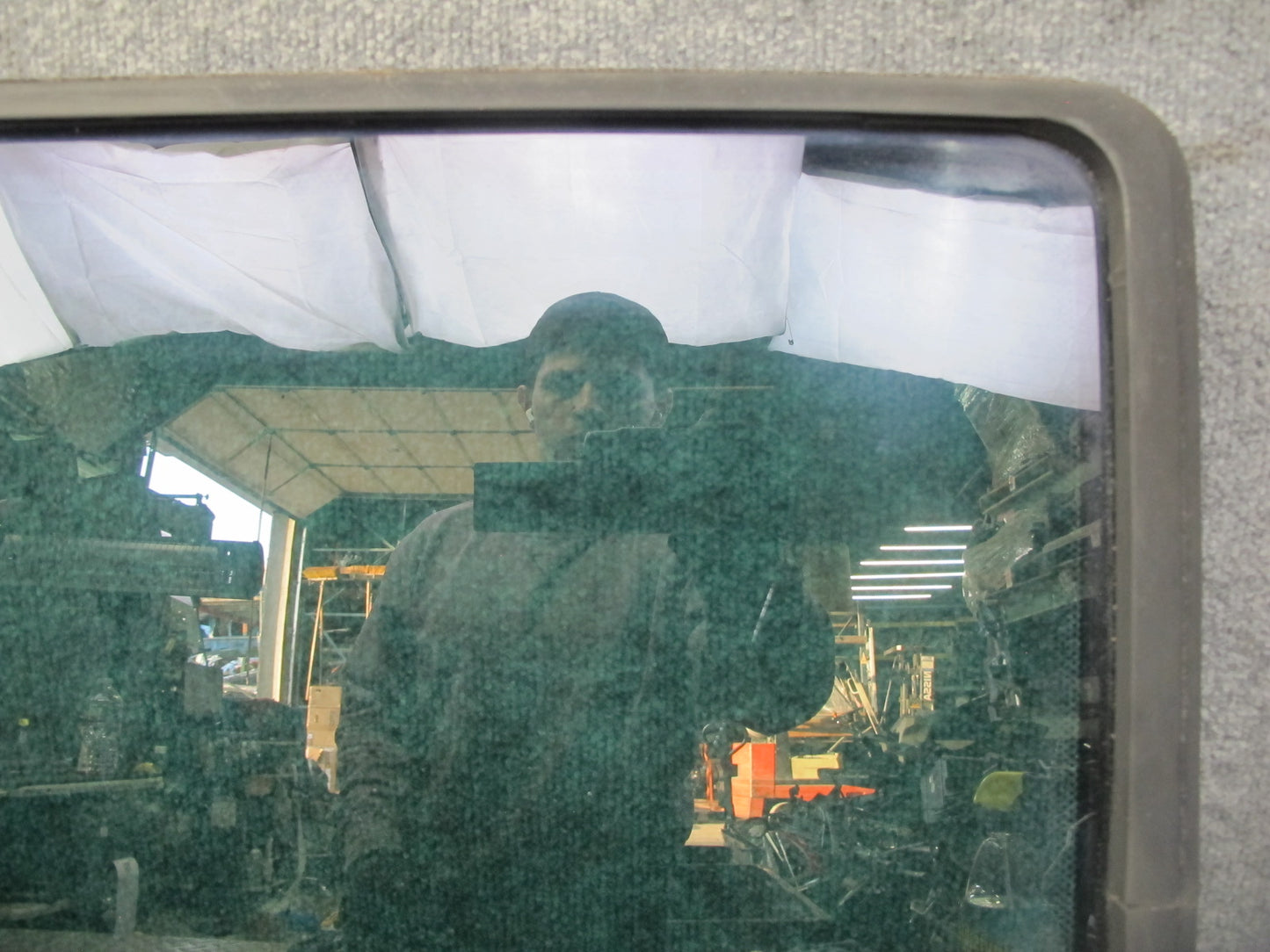 01-03 VW Eurovan T4 Center Middle Left Movable Glass Window OEM