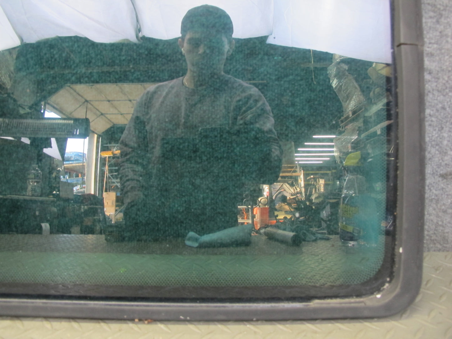 01-03 VW Eurovan T4 Center Middle Left Movable Glass Window OEM